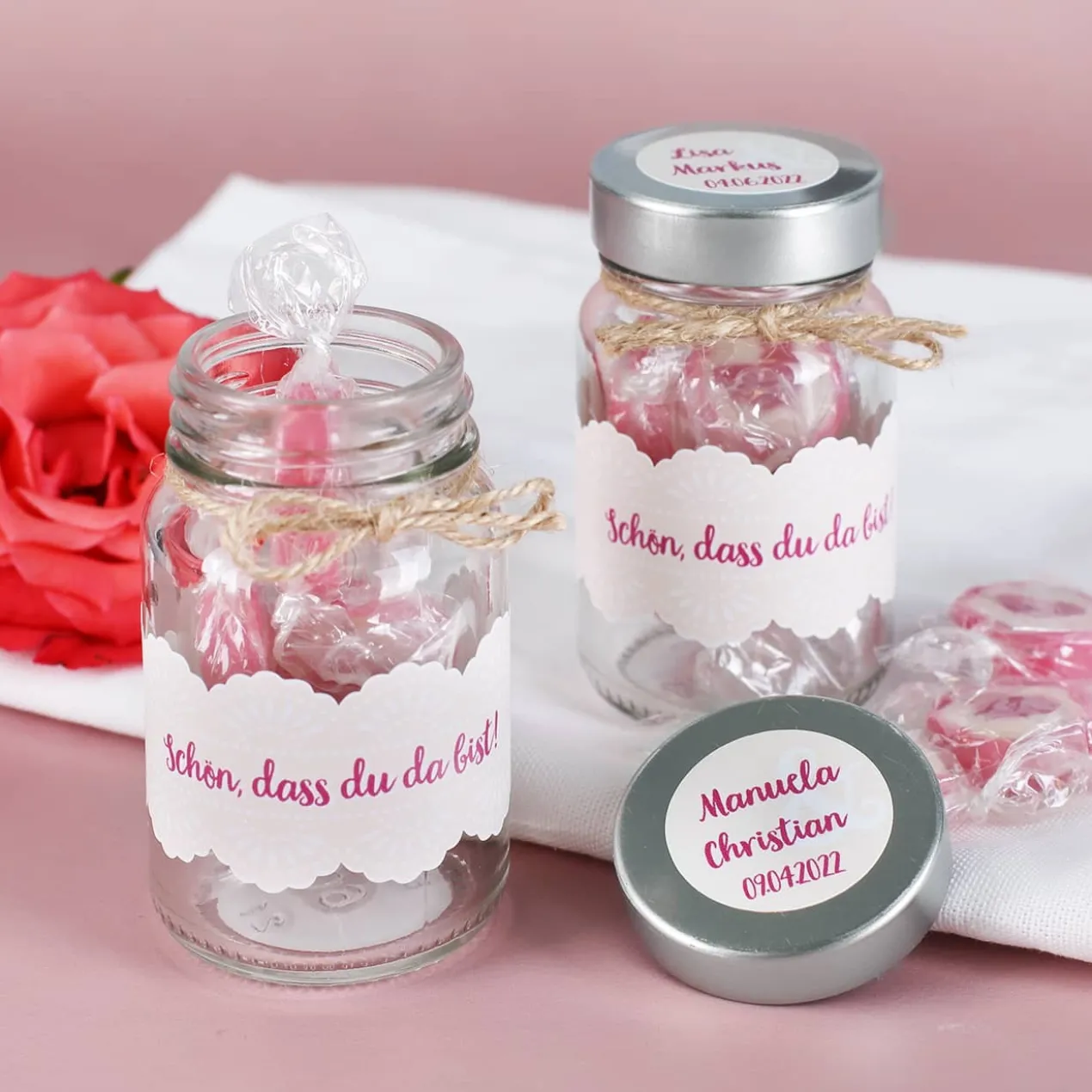 Hochzeits Gastgeschenk - Schön, dass du da bist - Gläschen mit Herz-Bonbons