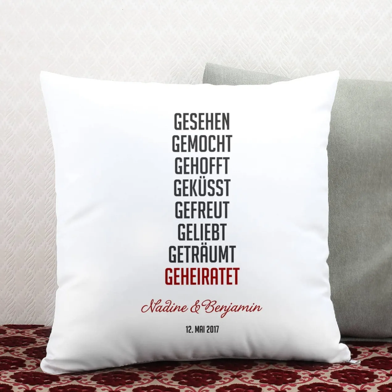 Hochzeitsgeschenk - Kissen mit kurzer Lovestory, Namen und Datum