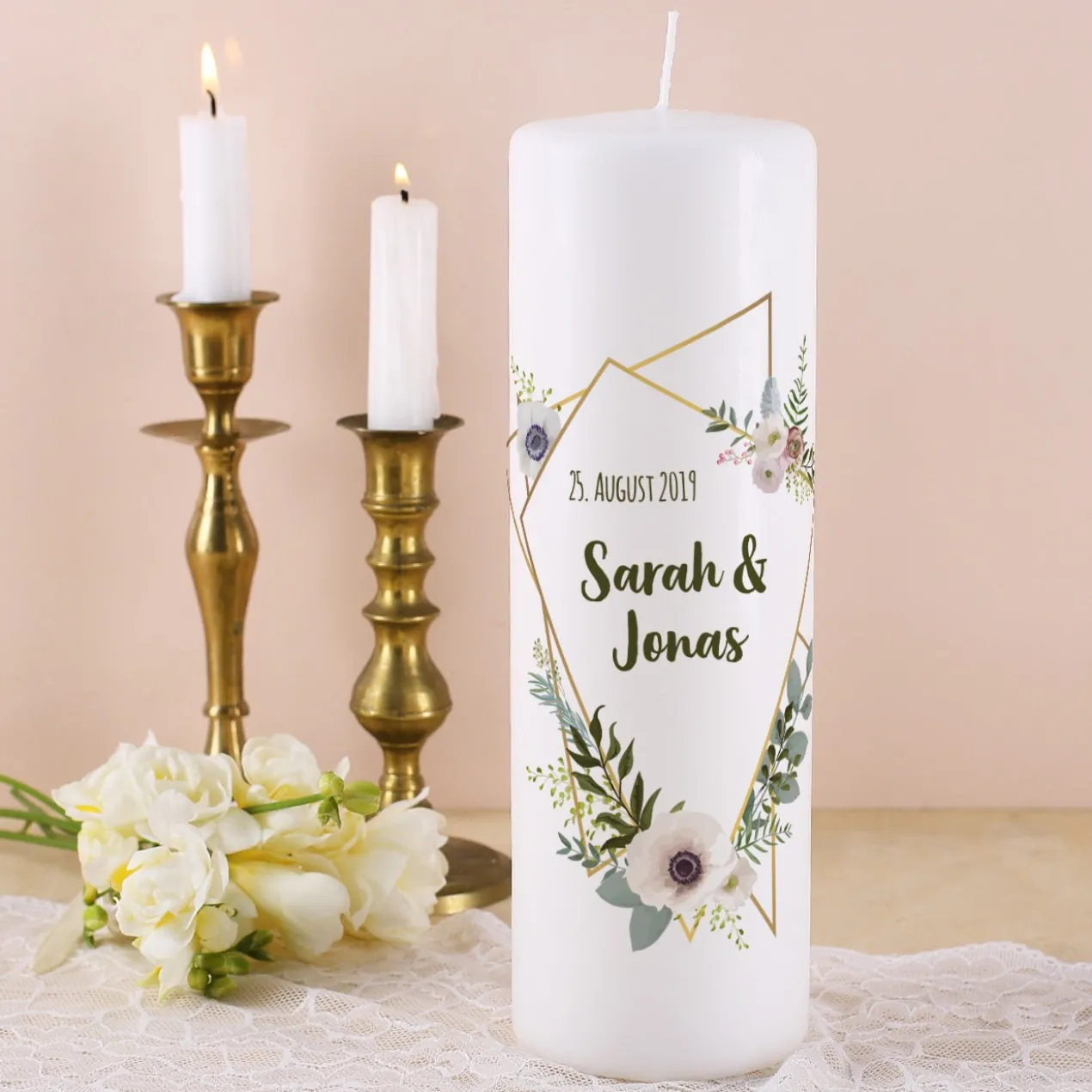 Hochzeitskerze mit Blüten und Wunschtext