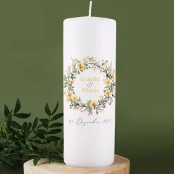 Hochzeitskerze mit Blumenkranz