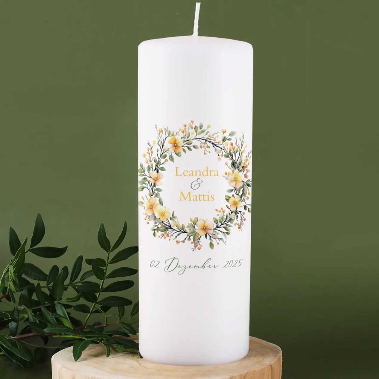 Hochzeitskerze mit Blumenkranz