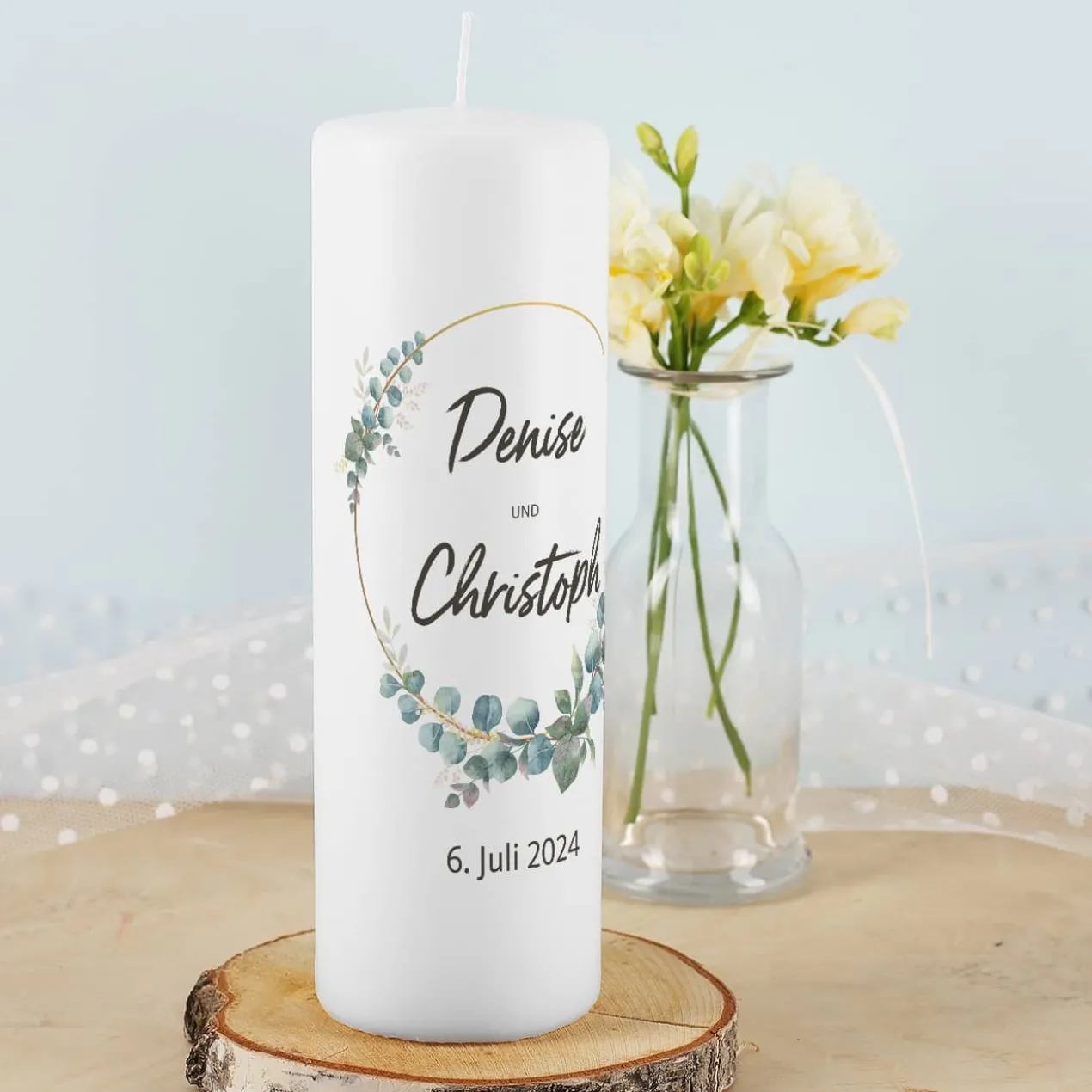 Hochzeitskerze mit Eukalyptus, Namen und Datum