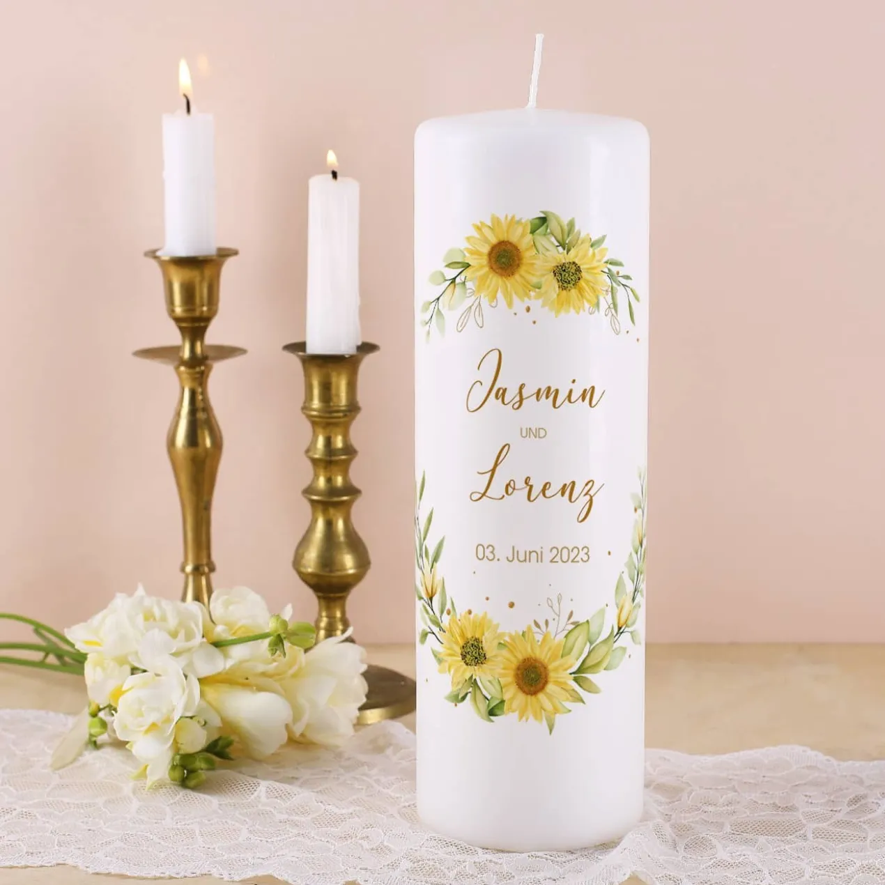 Hochzeitskerze mit Sonnenblumen, Namen und Datum bedruckt
