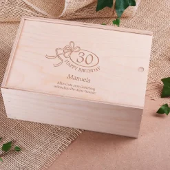 Holzbox als Verpackung zum Geburtstag mit Gravur Jahreszahl