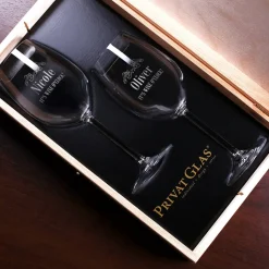 Holzbox WINE O'Clock mit zwei Weingläsern