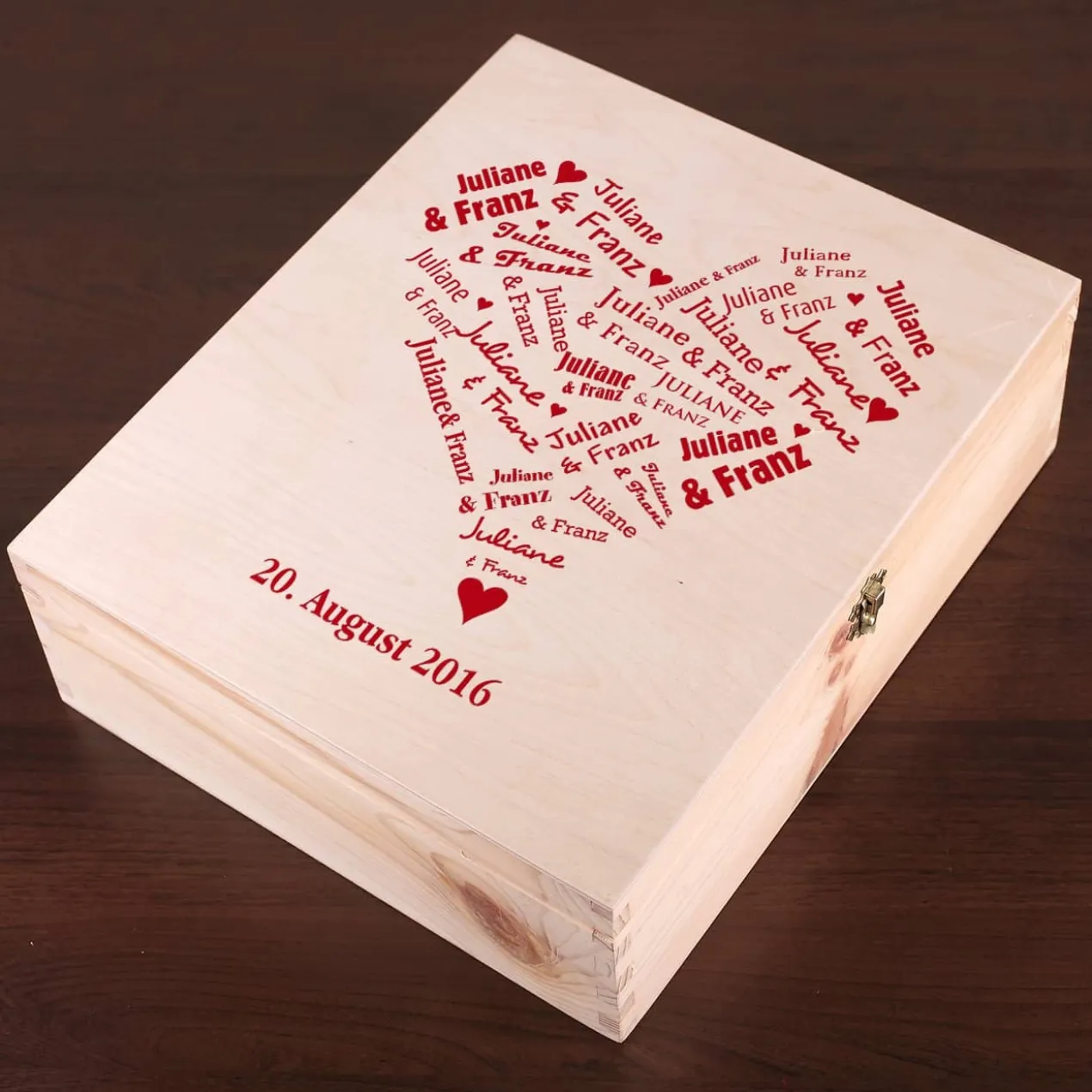 Holz - Geschenkverpackung mit dem Herz der Liebenden