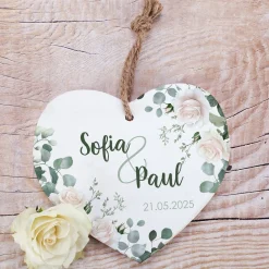 Holzherz mit Wunschnamen und Datum – Romantisches Geschenk mit Rosen-Motiv