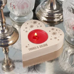 Holzherz Teelichthalter mit Schneeflocken und Wunschtext graviert