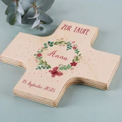 Holzkreuz mit Blütenkranz zur Taufe, Kommunion oder Konfirmation