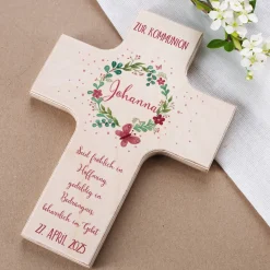 Holzkreuz mit Blütenkranz zur Taufe, Kommunion oder Konfirmation