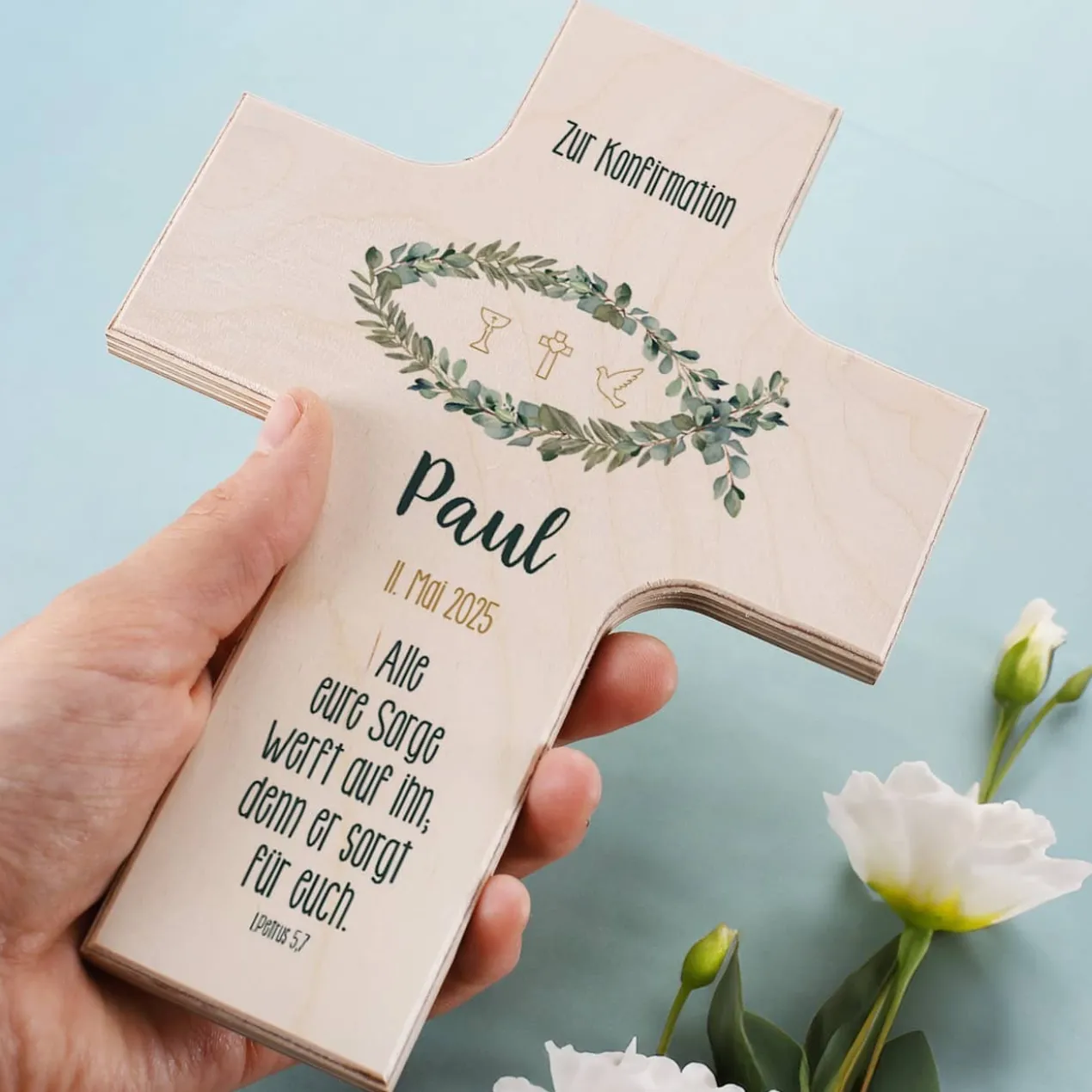 Holzkreuz mit Eukalyptus Fisch - zur Taufe, Kommunion oder Konfirmation