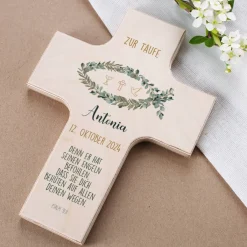 Holzkreuz mit Eukalyptus Fisch - zur Taufe, Kommunion oder Konfirmation