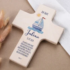 Holzkreuz mit Segelboot und Fischen - zur Taufe, Kommunion oder Konfirmation