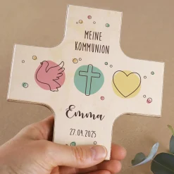 Holzkreuz zur Taufe, Kommunion oder Konfirmation mit Taube, Kreuz & Herz Motiv