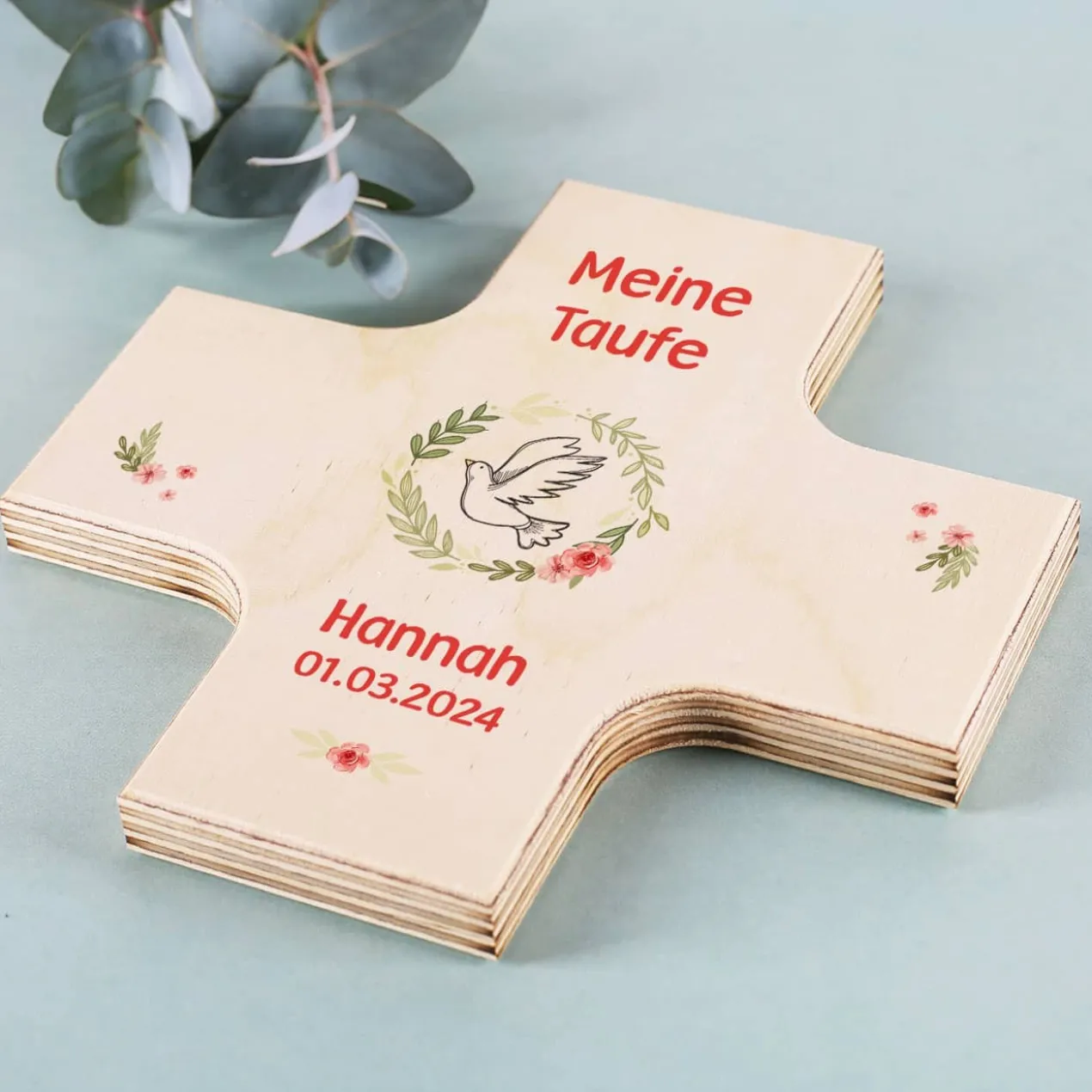 Holzkreuz zur Taufe oder Kommunion mit Namen, Datum und Anlass