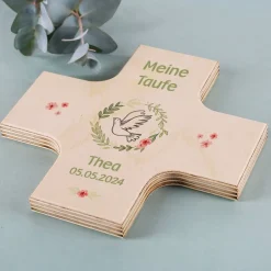 Holzkreuz zur Taufe oder Kommunion mit Namen, Datum und Anlass