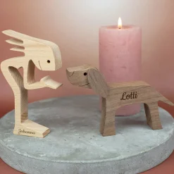 Holzskulptur Frauchen mit Hund – personalisiert mit zwei Namen | Geschenk für Hundebesitzer