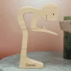 Holzskulptur Herrchen mit Hund – personalisiert mit zwei Namen | Geschenk für Hundebesitzer