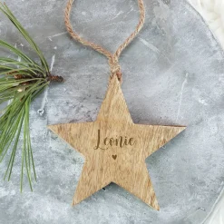 Holzstern mit Namensgravur als Christbaum- oder Geschenkanhänger