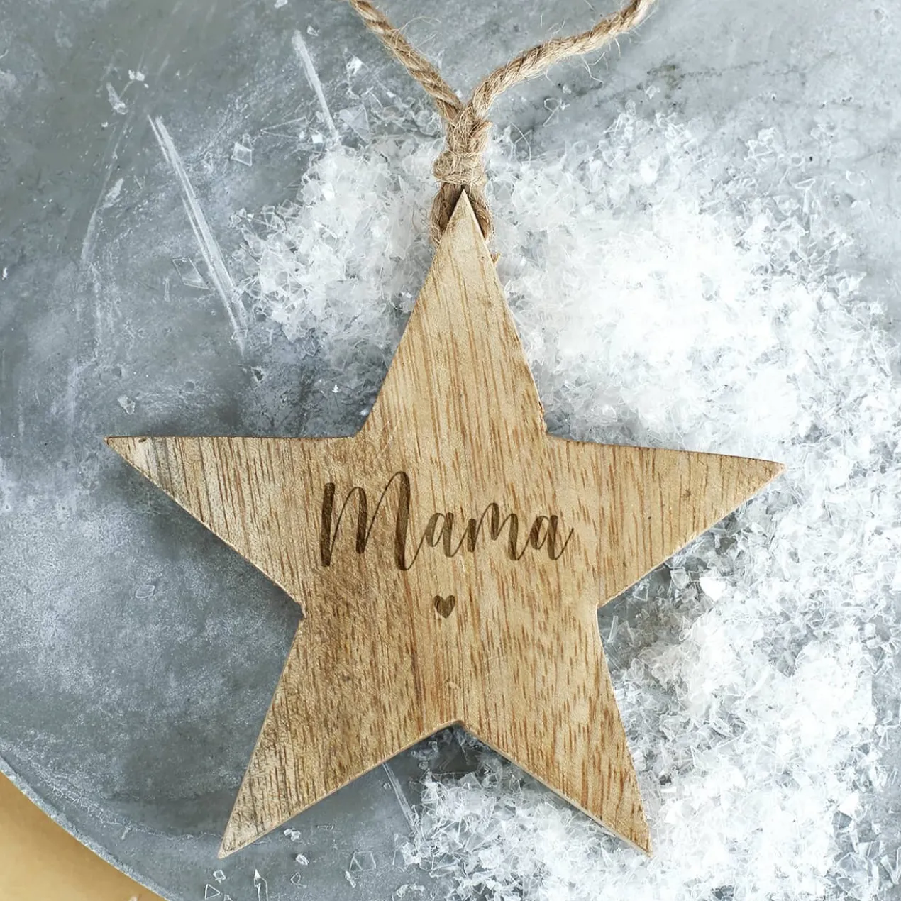 Holzstern mit Namensgravur als Christbaum- oder Geschenkanhänger