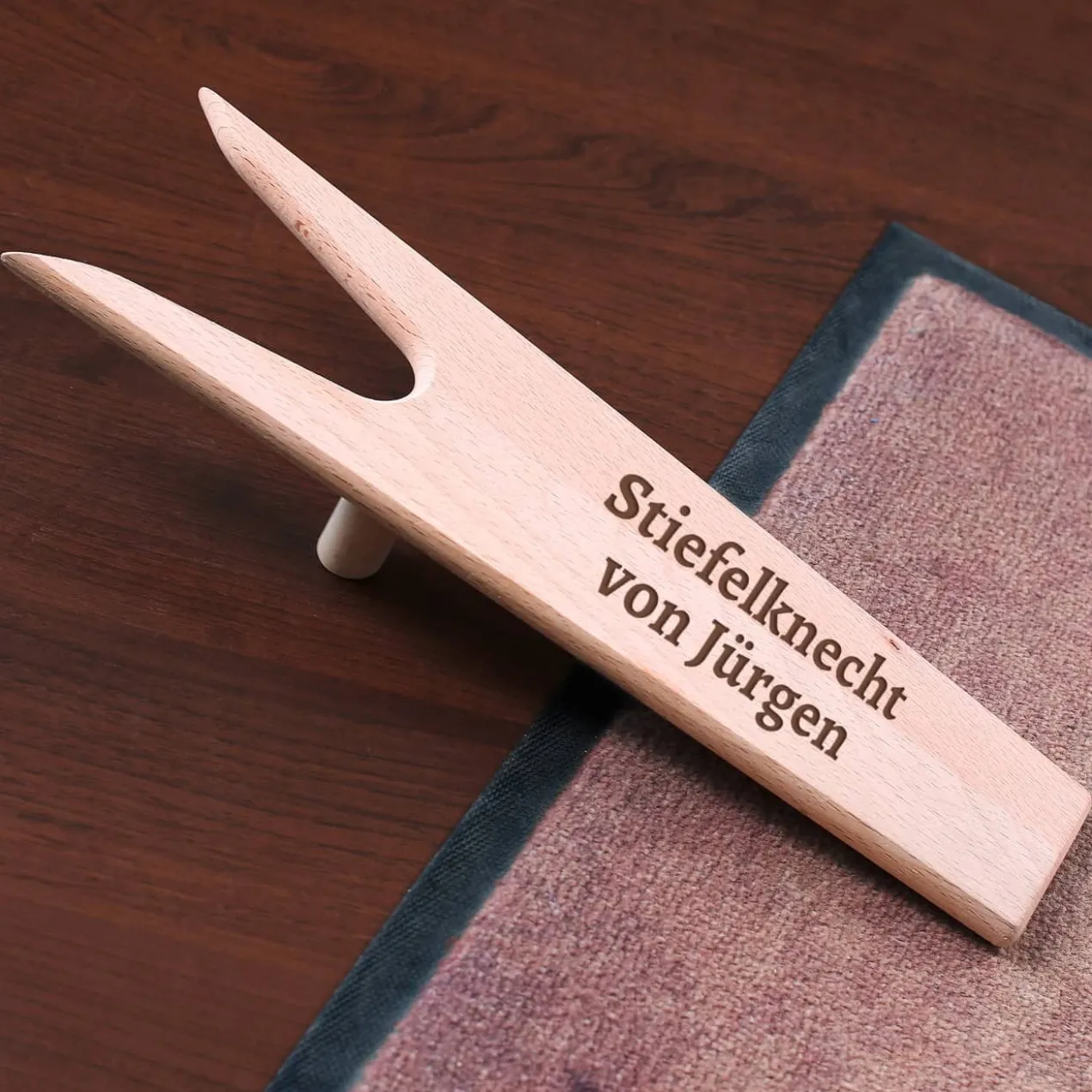 Holz Stiefelknecht graviert mit Vornamen