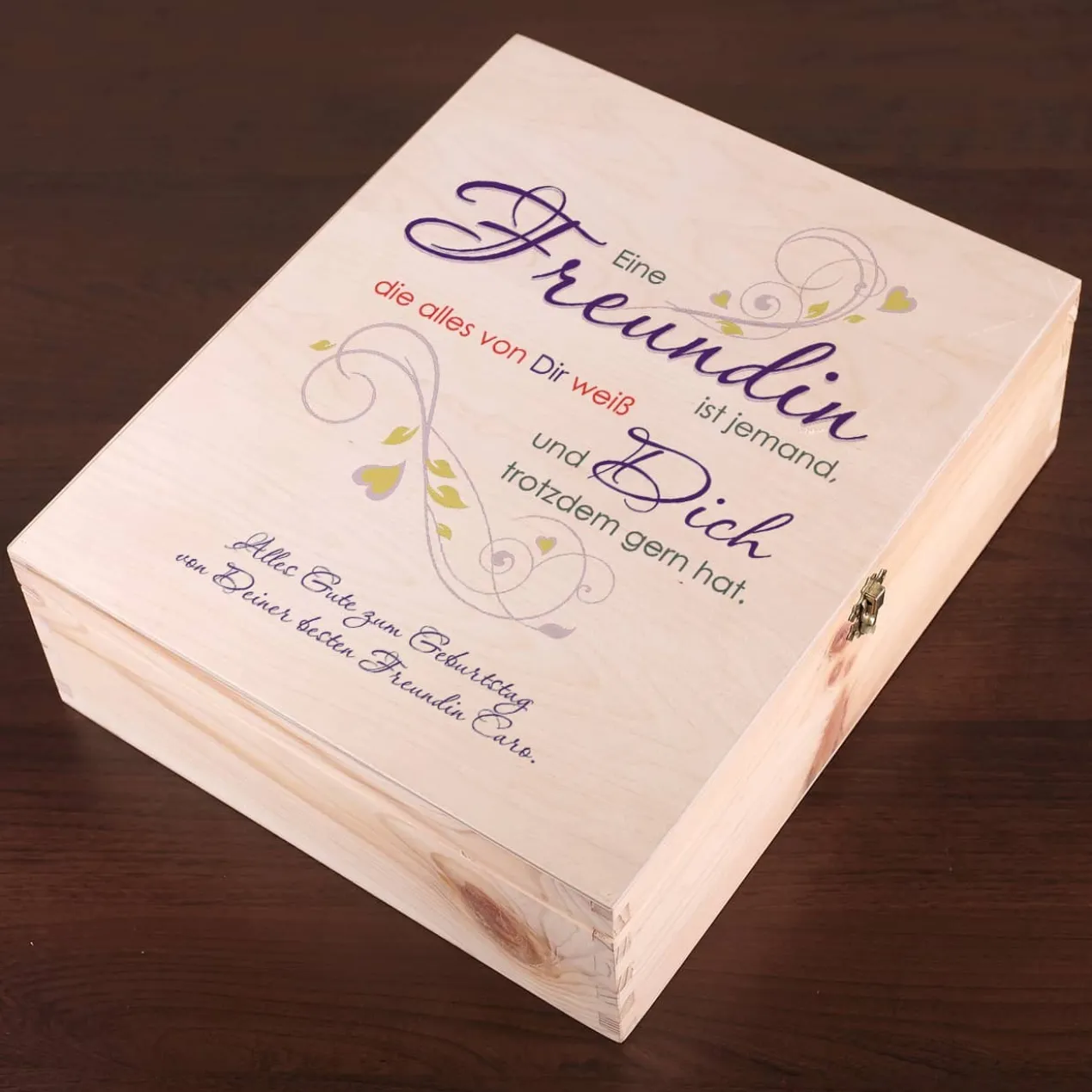 Holzverpackung für ein persönliches Freundinnen-Geschenk