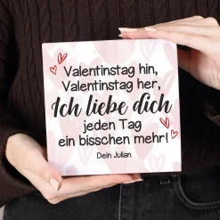 Ich liebe dich jeden Tag ein bisschen mehr! - 100g Lindt Pralinen mit Ihrem Wunschtext bedruckt