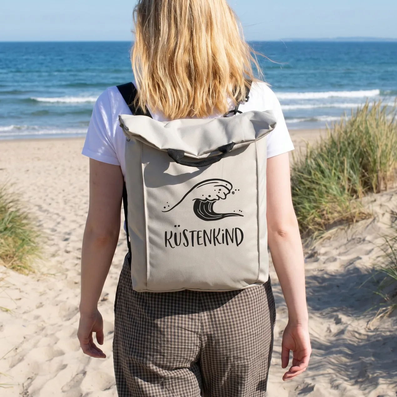 2-in-1 Rucksack & Tasche personalisiert mit Wunschtext und Wellenmotiv für Strand, Wandern & Urlaub