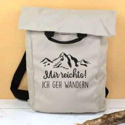 2-in-1 Rucksack & Tasche personalisiert mit Wunschtext | Geschenk mit Berg Motiv für Wandern & Urlaub