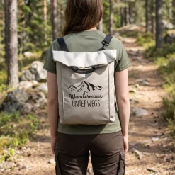 2-in-1 Rucksack & Tasche personalisiert mit Wunschtext | Geschenk mit Berg Motiv für Wandern & Urlaub