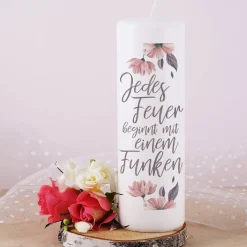 Jedes Feuer beginnt mit einem Funken - Hochzeitskerze mit Namen und Datum