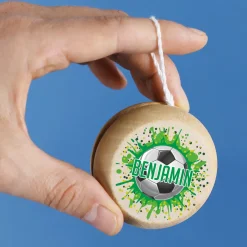 JoJo aus Holz im Retrodesign für Jungen | Personalisiert mit Name und Fußball Motiv