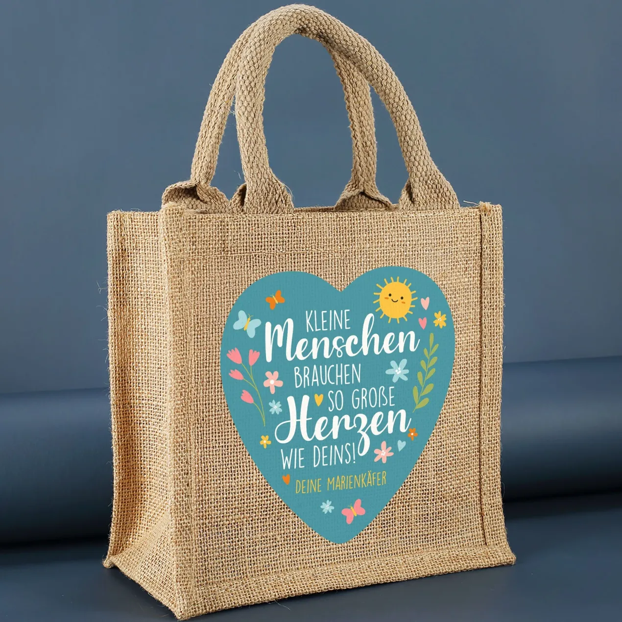 Jute-Geschenktüte als Dankeschön für Erzieher mit Wunschtext und Herz-Motiv
