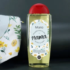 Jutetüte mit Wein-Duschgel und persönlichem Handtuch für die beste Mama