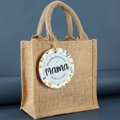 Jutetüte mit Wein-Duschgel und persönlichem Handtuch für die beste Mama