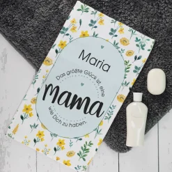 Jutetüte mit Wein-Duschgel und persönlichem Handtuch für die beste Mama