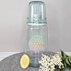 Karaffe mit Trinkglas personalisiert mit Wunschtext für Wellness und Bar | Lebensblumen Mandala