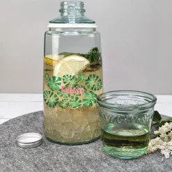 Karaffe mit Trinkglas personalisiert mit Name für Yoga & Wellness | Monstera-Motiv