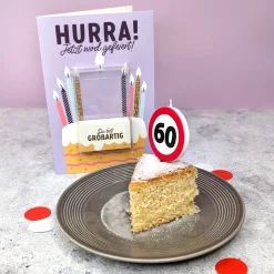 Karte zum Geburtstag mit Kerze in Verkehrszeichen-Design