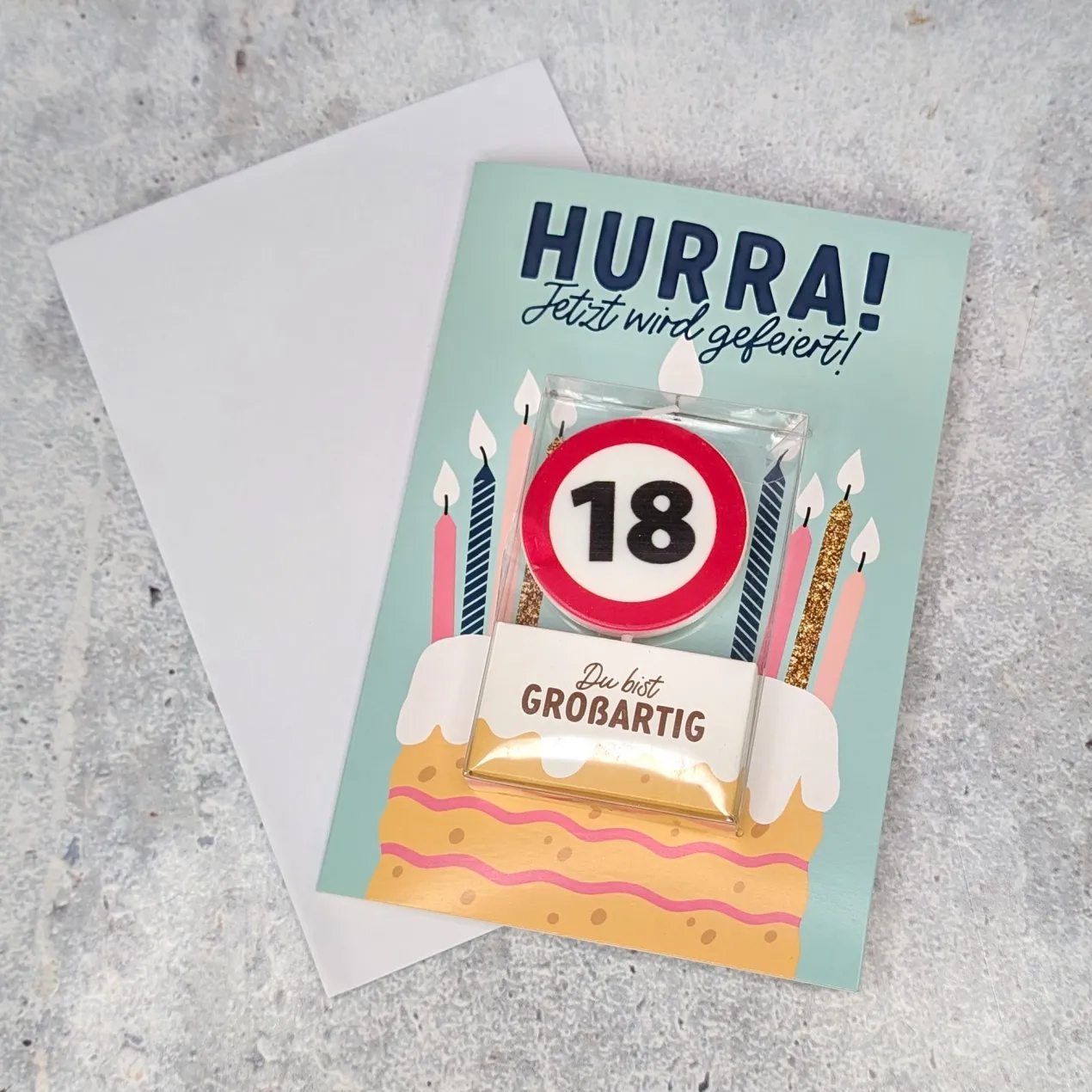 Karte zum Geburtstag mit Kerze in Verkehrszeichen-Design