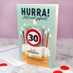 Karte zum Geburtstag mit Kerze in Verkehrszeichen-Design