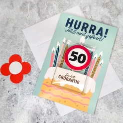 Karte zum Geburtstag mit Kerze in Verkehrszeichen-Design