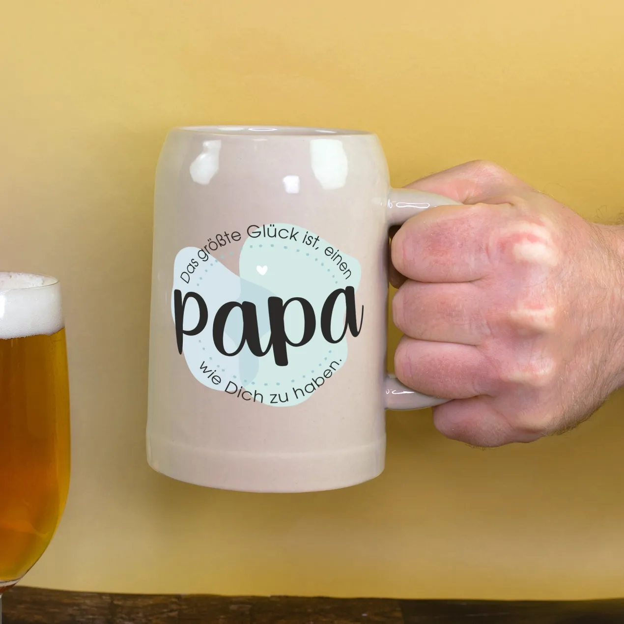 Keramik Bierkrug 'Papa Glück' als Geschenk für Väter | Steingut Bierglas 0,5 oder 1 Liter