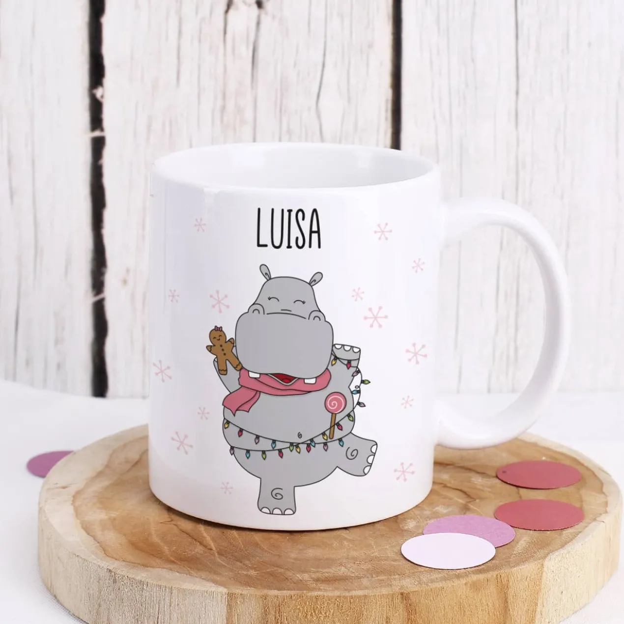 Keramiktasse mit Nilpferd, Ihrem Wunschnamen und Schneeflocken