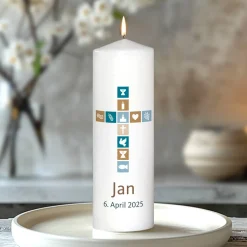 Kerze für religiöse Anlässe mit Name, Wunschtext sowie Kreuz in blau und braun, 25 x 8 cm
