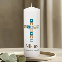 Kerze für religiöse Anlässe mit Name, Wunschtext sowie Kreuz in blau und braun, 25 x 8 cm