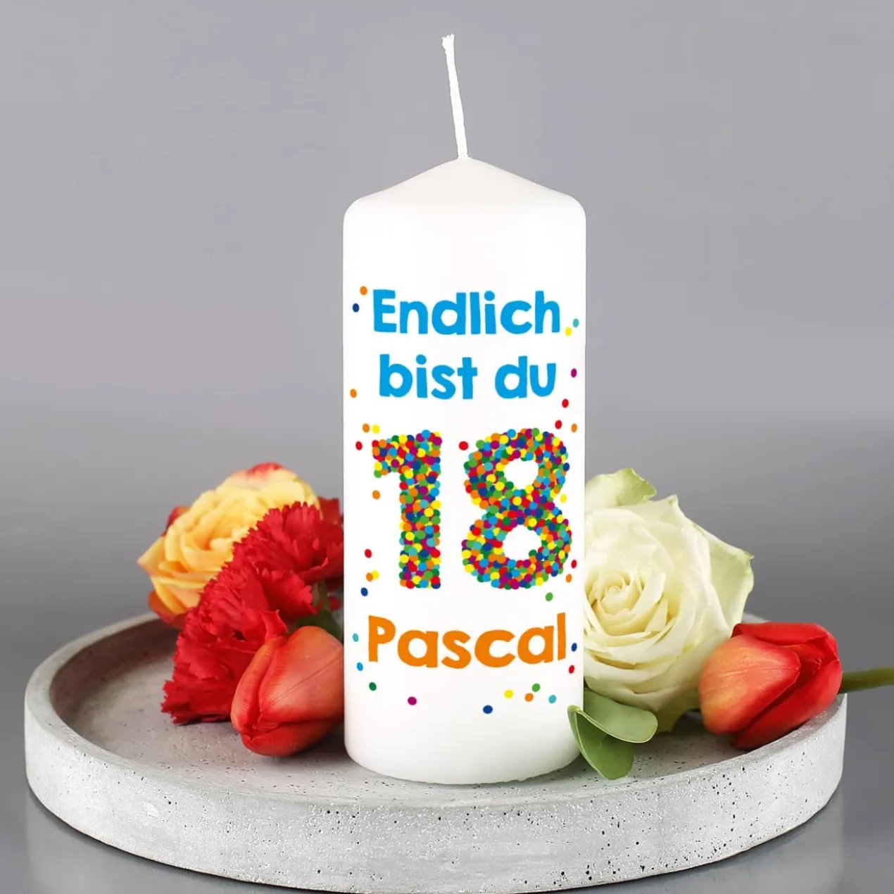 Kerze zum 18. Geburtstag mit Name und Wunschtext