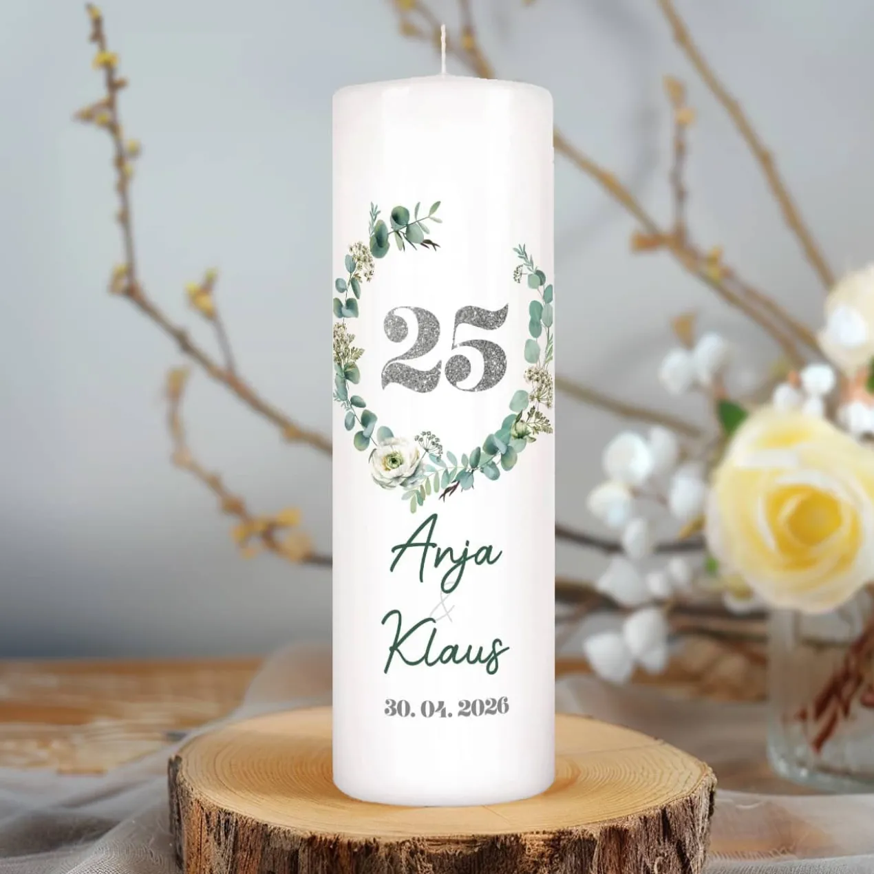 Kerze zur Silberhochzeit mit Namen, Datum & Eukalyptuskranz