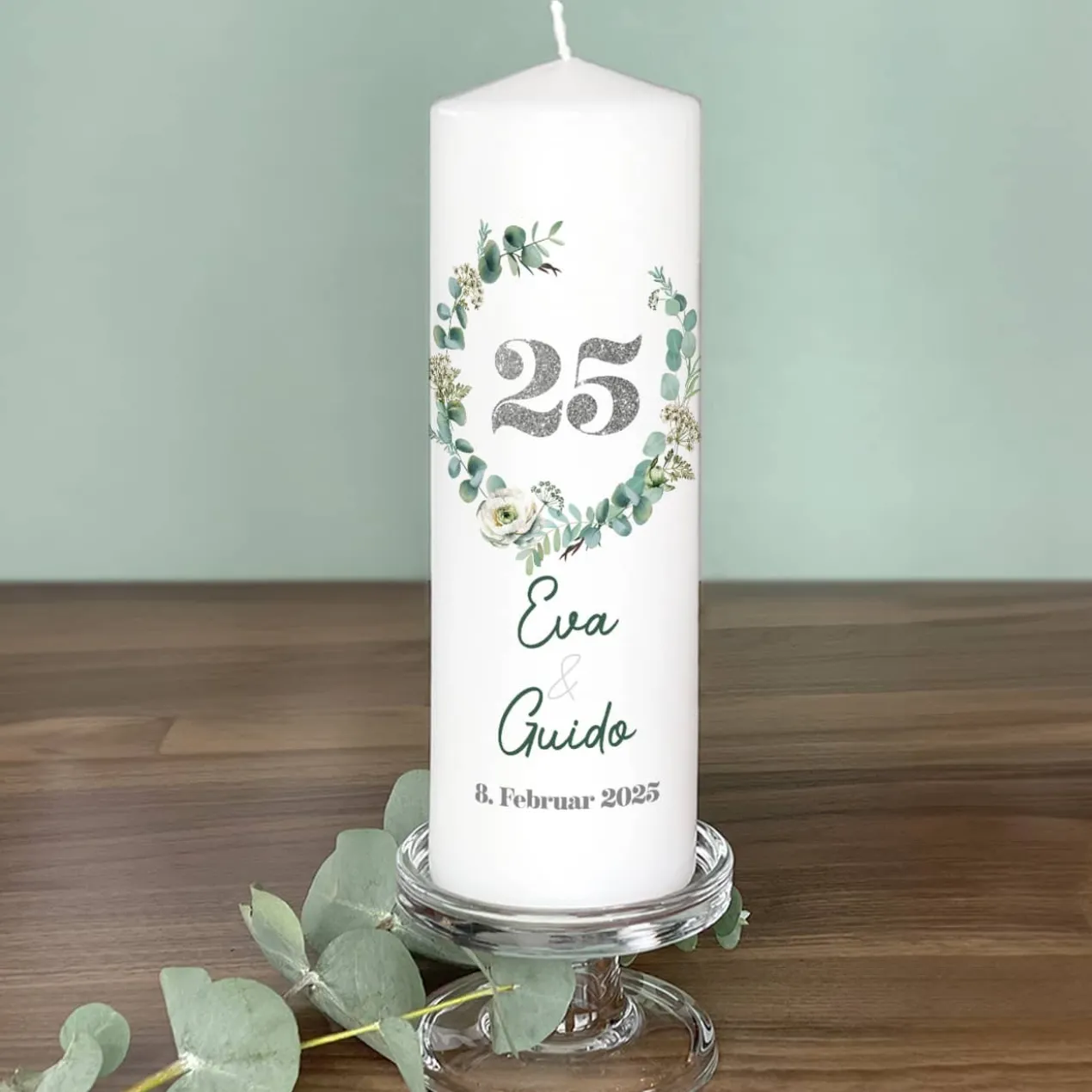 Kerze zur Silberhochzeit mit Namen, Datum & Eukalyptuskranz