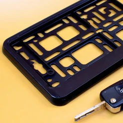 KFZ Kennzeichen Halter mit Name personalisiert für Frauen | Luxus Tussi Nummernschild Halterung